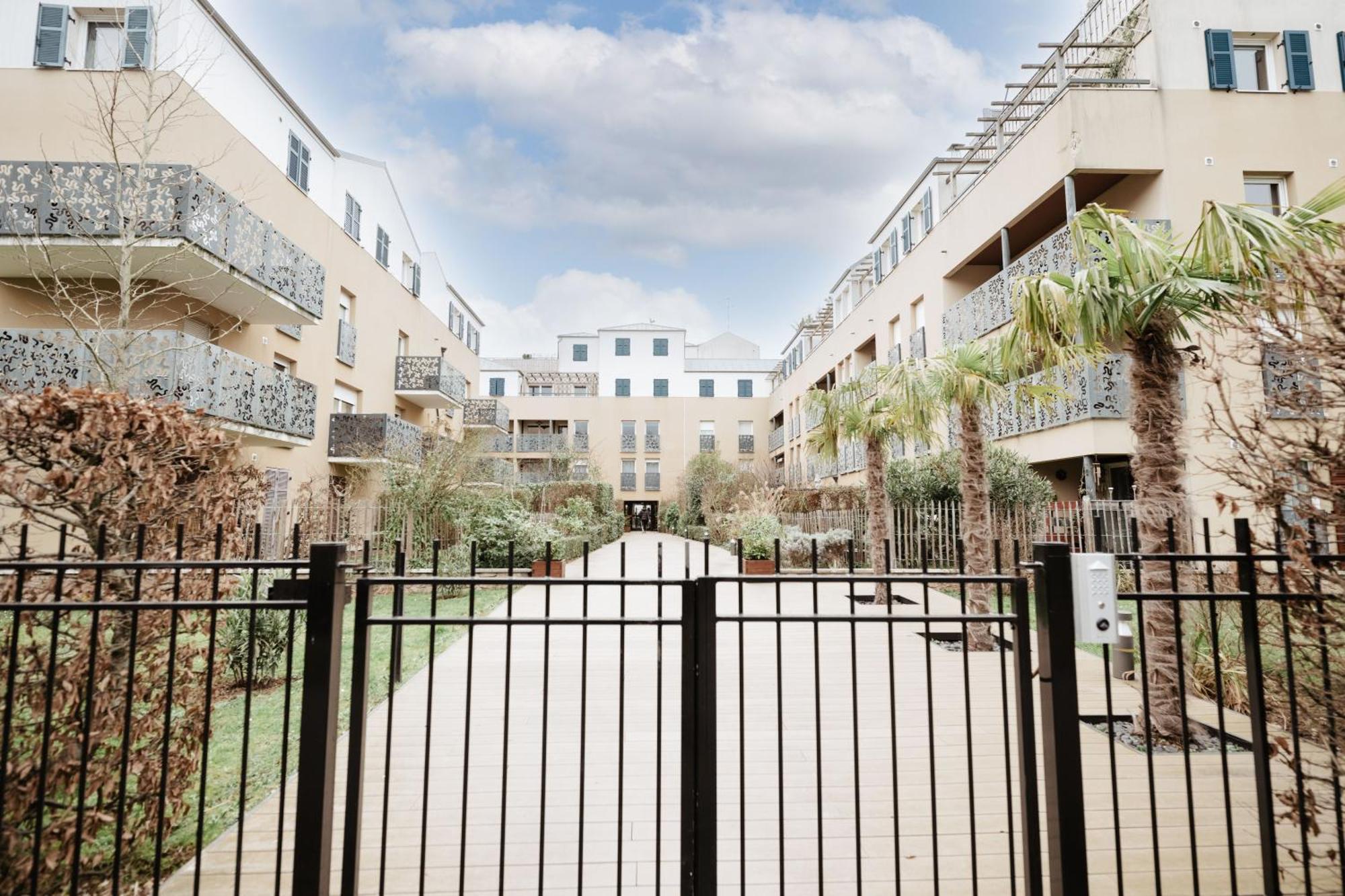 Apartment Hexa Dream *